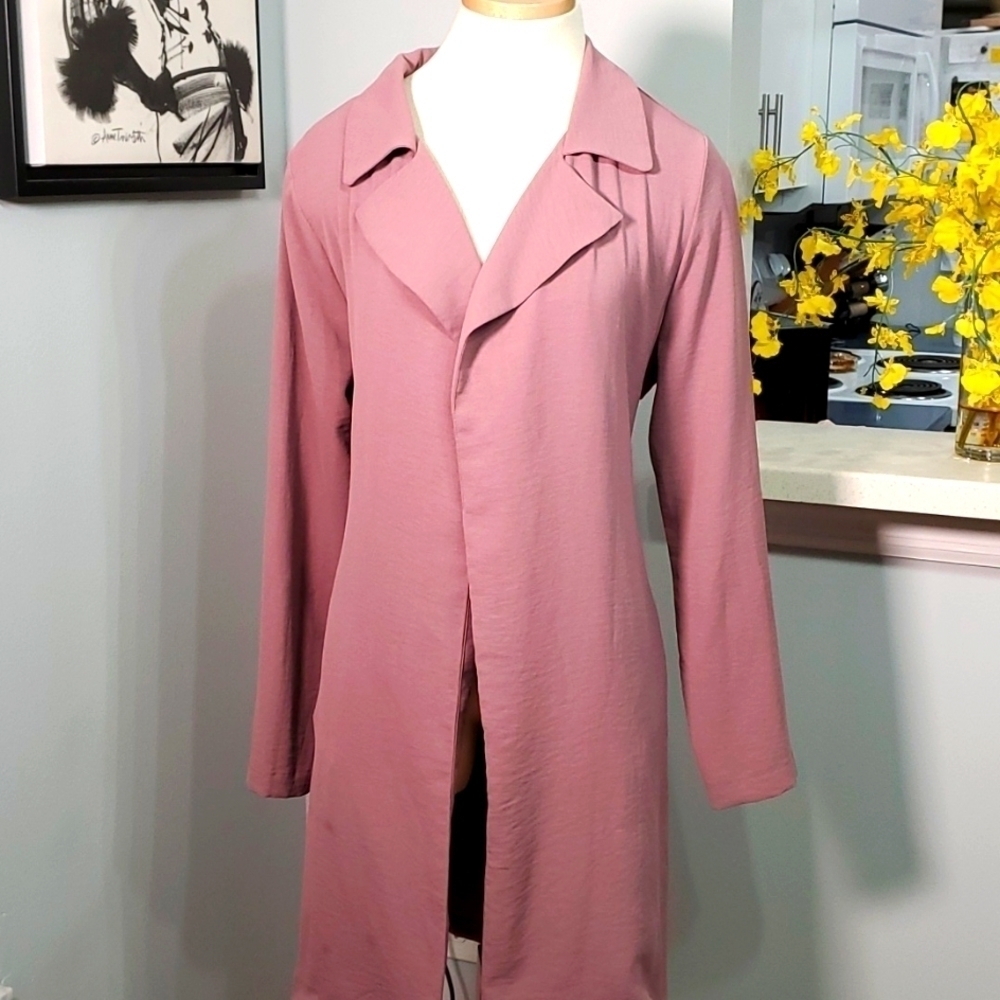 Active USA, lightweight trench coat. Mauve size large. Spread collar. Lightweigh